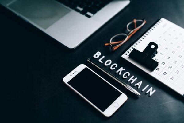 pexels-leeloothefirst-7887800 (1) A Comprehensive Guide to Blockchain for Beginners